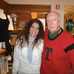 foto di Rolly Marchi e Angela Maria Marchetti in negozio a Cortina d'Ampezzo