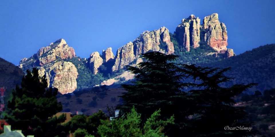 Padre Kino a cavallo tra le montagne Los Picachos de Santa Barbara al confine fra Mexico e Arizona