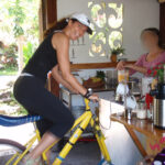 pedal-power smoothie per un frullato alle Hawaii